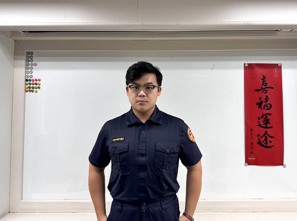 警員林嵩峻循線查出徐姓老翁事涉竊盜。（記者林金聖翻攝）
