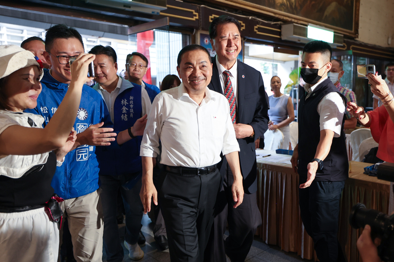 國民黨總統參選人侯友宜今和藍營桃園立委便當會談，圖為他7日出席「中 華民國工商建研會侯友宜後援會成立大會」。中央社