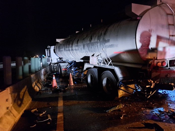 西濱連環車禍!化學槽車與曳引車、自小客車相撞 3人受傷 83 3車連環車禍,其中1輛是化學槽車。民眾提供 | 社會 社會 記者爆料網