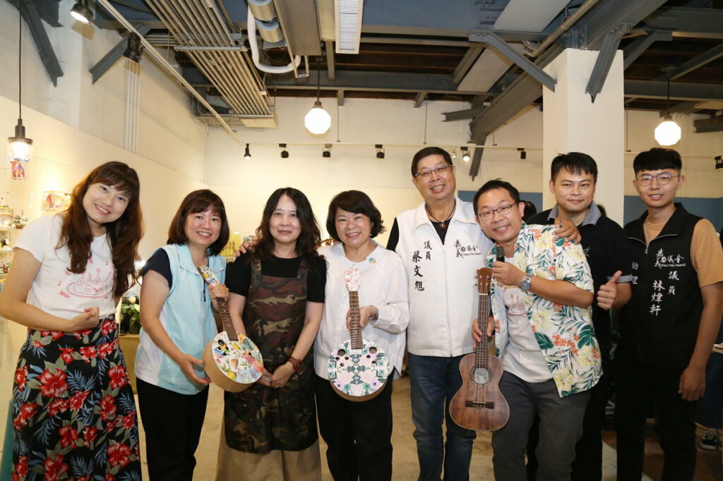黃敏惠市長手作烏克麗麗 與勇壯學員一同「樂起來」