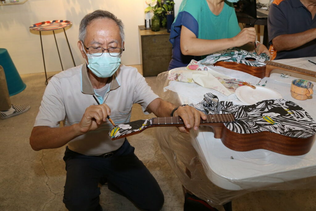 黃敏惠市長手作烏克麗麗 與勇壯學員一同「樂起來」