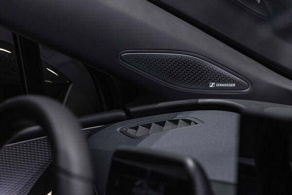 Sennheiser CUPRA 有著共同的激情——提供精於心、美於形的技術解決方案,雙方合作堪稱水到渠成 Sennheiser CUPRA 有著共同的激情——提供精於心、美於形的技術解決方案,雙方合作堪稱水到渠成