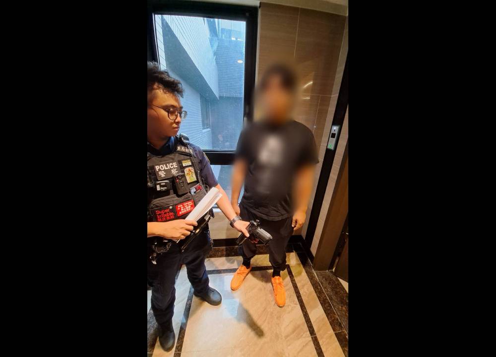 手握短槍街頭趴趴走　警上門逮24歲男原來是BB槍 241