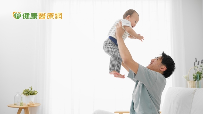 「爸」氣隊友支援前線 6招幫媽媽解決哺乳困境
