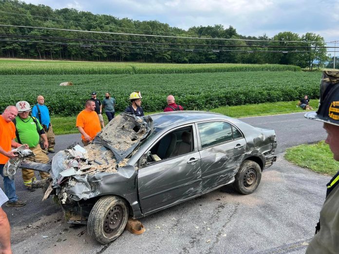 怎麼撞的?美國賓州有汽車如「玩命關頭」 離奇飛撞民宅二樓 57 Junction Fire Company1 | 國際 國際 記者爆料網