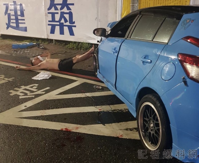 (撞擊片) 自小客追撞停等紅燈機車 酒駕男爛醉倒地 騎士慘死 69 ECECAFD2 30A0 4EAE 96D8 DBF2AF0394FE | 社會 社會 記者爆料網