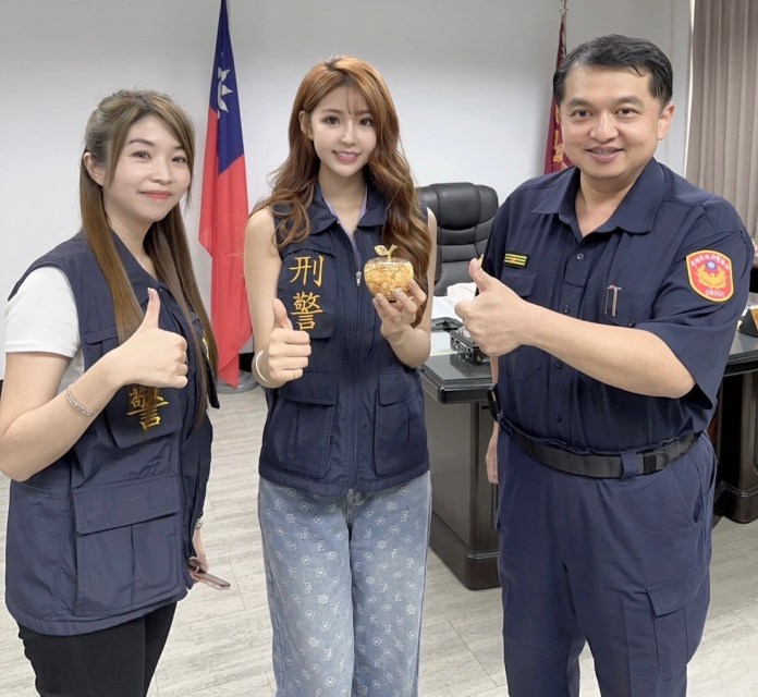 奇招! 廟會女神「寧寧」擔任小港防詐大使 77 6A014545 74BC 4595 A289 83CC82E12522 | 社會 社會 記者爆料網