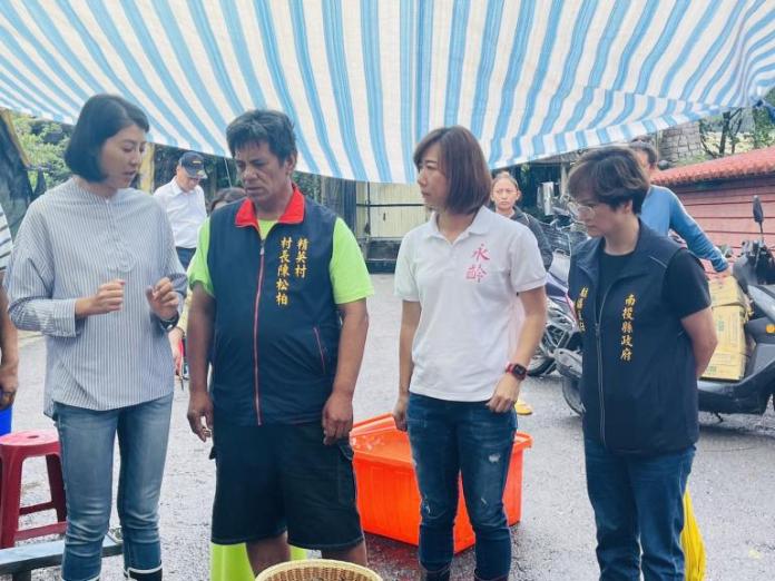 郭台銘女兒郭曉玲仁愛鄉勘災送物資 允協助重建 80 20230810035935 ef990f74 | 社會 社會 記者爆料網
