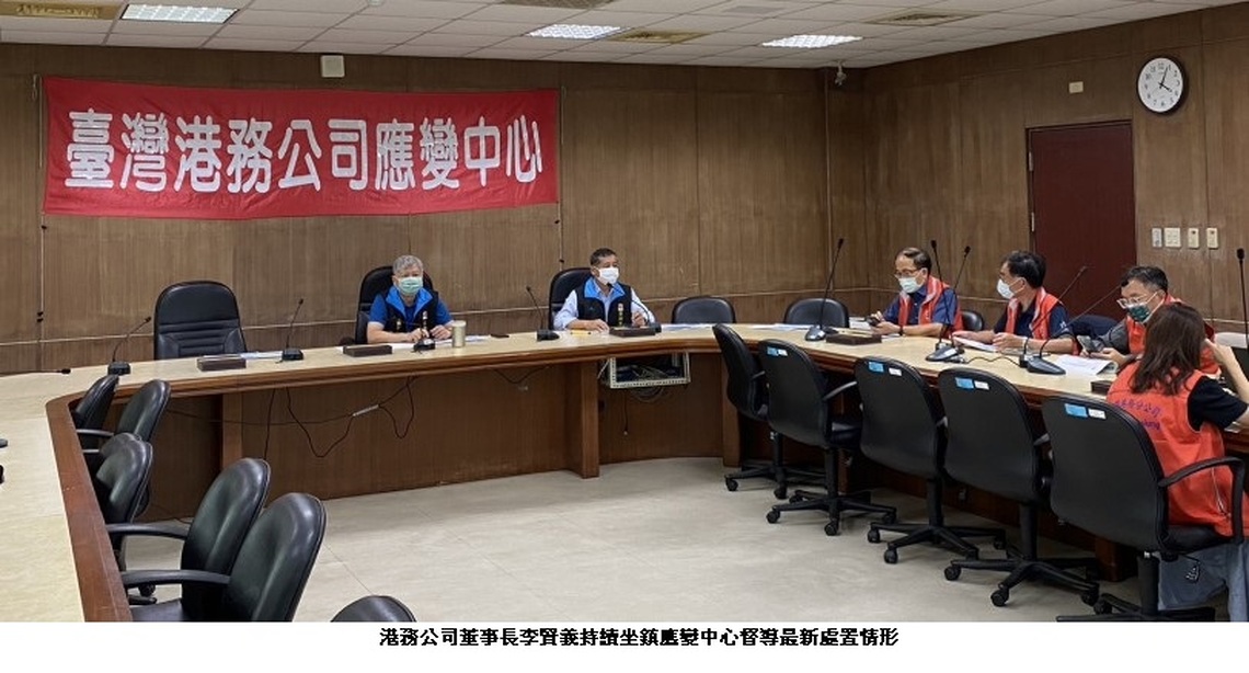 今日下午海氣象轉好  旋即執行帛琉籍天使輪船體加固封堵及平台船除油佈標作業