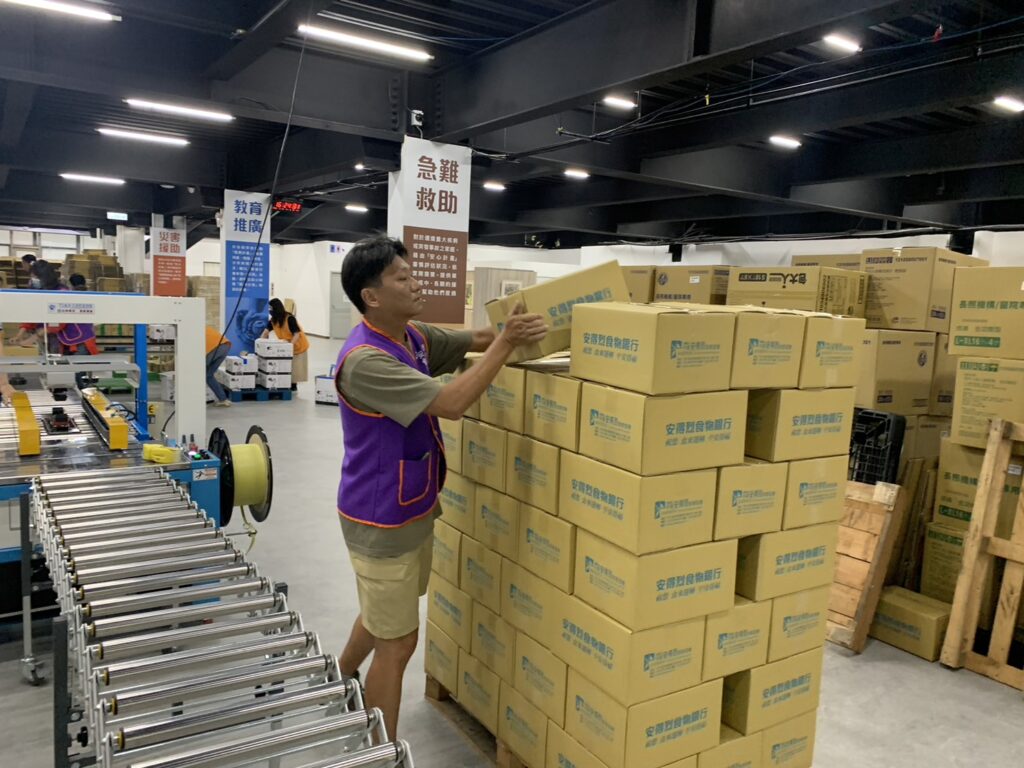 第一波400箱食物箱將送往南投仁愛鄉，成為受災家戶的即時幫助