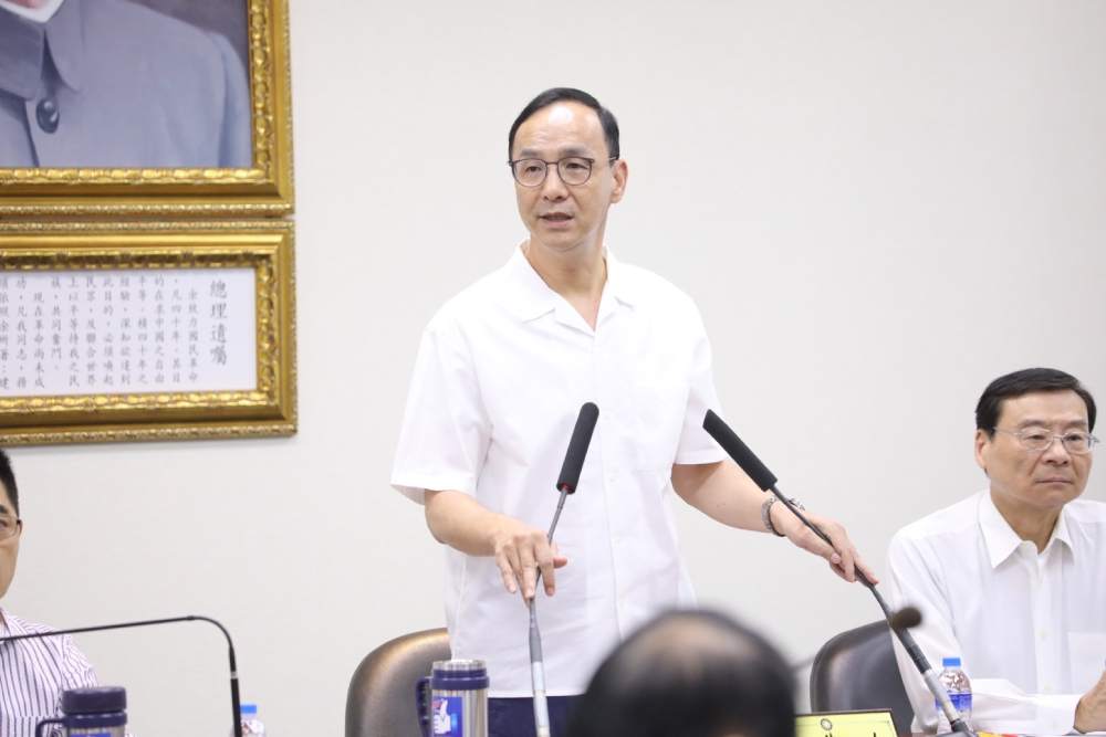 批綠債台高築 朱立倫:政府負債24兆多 國民每人平均負債105萬 318 批綠債台高築 朱立倫:政府負債24兆多 國民每人平均負債105萬 317