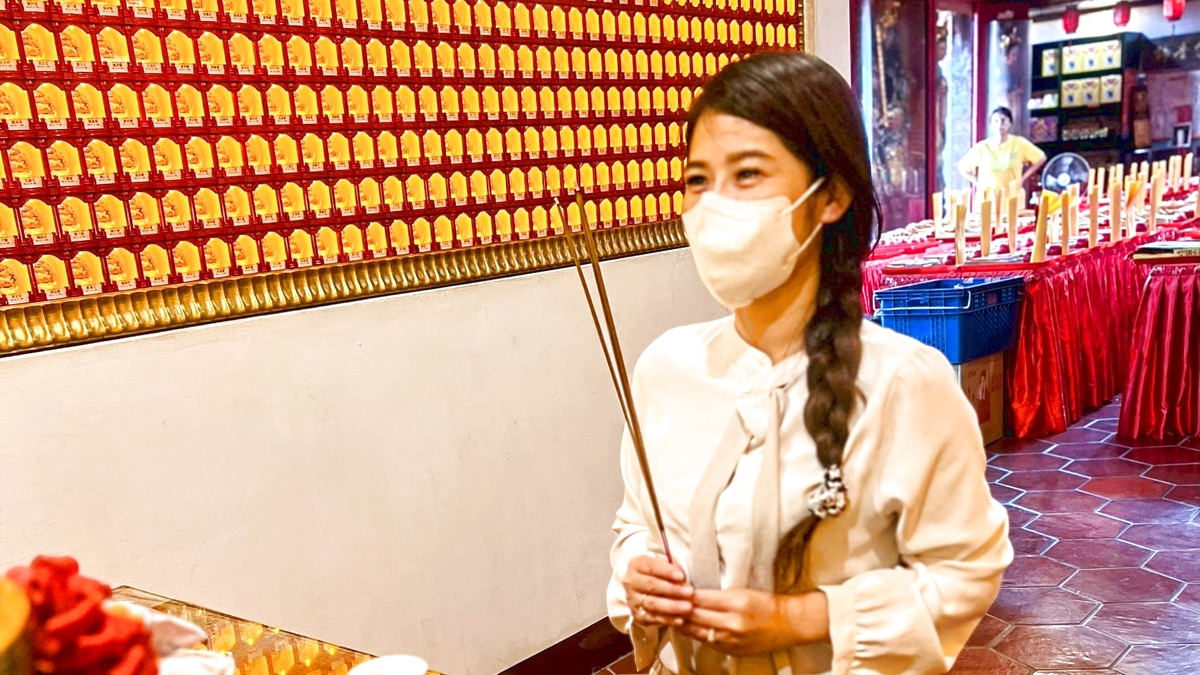 ▲李嫦娥因著喜歡助人的天性投身保險業,把客戶都當家人,獲得無以計數的信賴與掌聲、以及獎項榮耀。(圖/東海龍門天聖宮 提供)