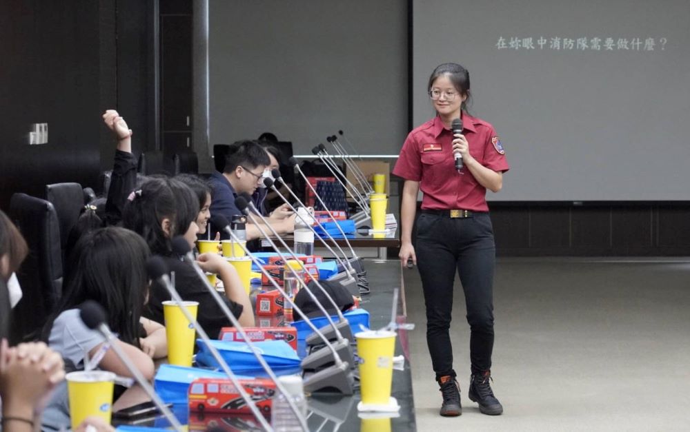 《圖說》第一位赴日參與救助技術培訓女教官周美秀在培力課程中擔任指導教官。〈社會局提供〉