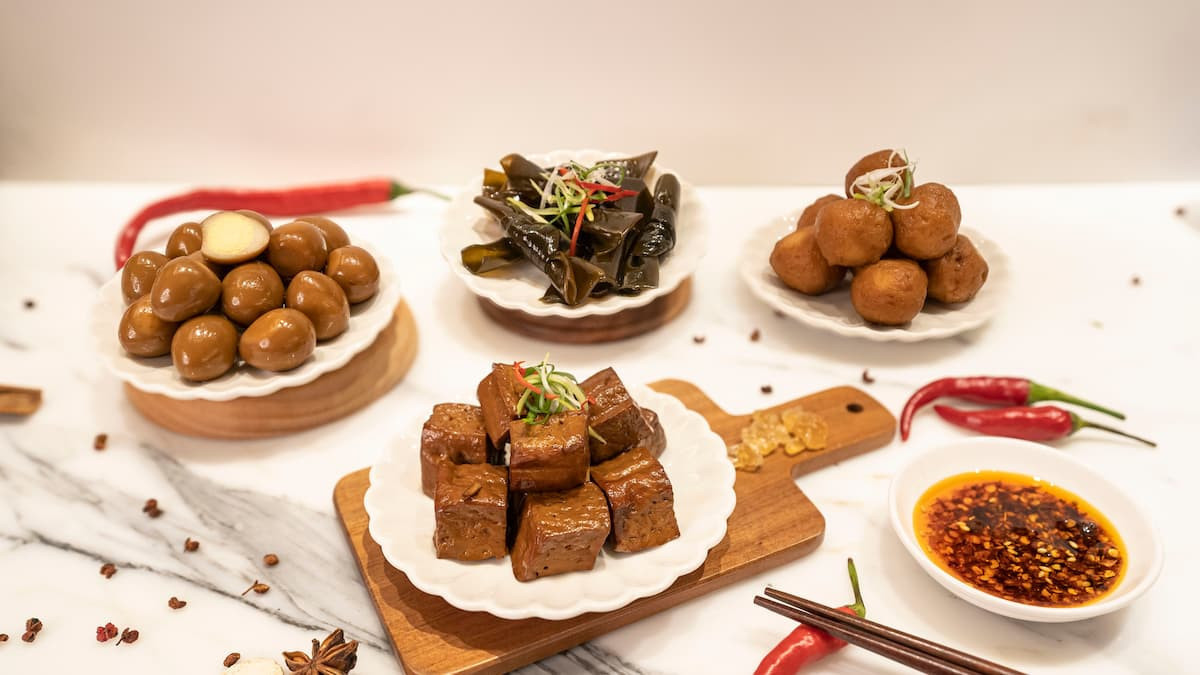 ATCHILL 艾自己,讓顧客都能「呷嘎欸秋」,享受美食帶來的喜悅。(圖/ATCHILL 艾自己)