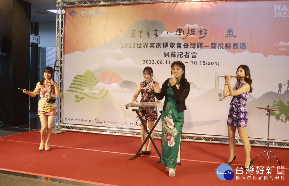 新竹紅如客家樂團有精彩演出。(記者扶小萍攝)