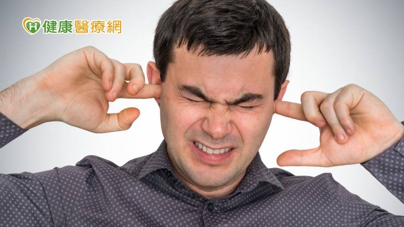 長新冠再+1! 他2次確診雙耳「蟬鳴」刺耳又擾人