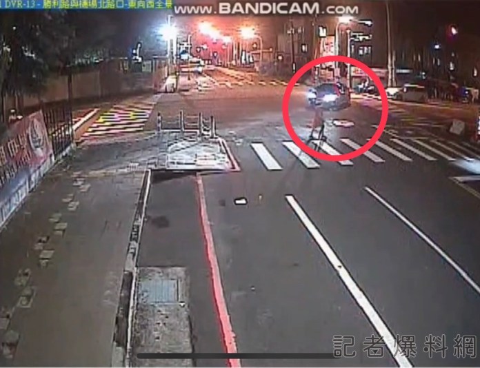 (驚悚撞擊片)屏東七旬婦過斑馬線 竟遭左轉車撞飛慘死 79 86BD6C82 E443 44A6 9E4E D2E9EE8A3C13 | 社會 社會 記者爆料網