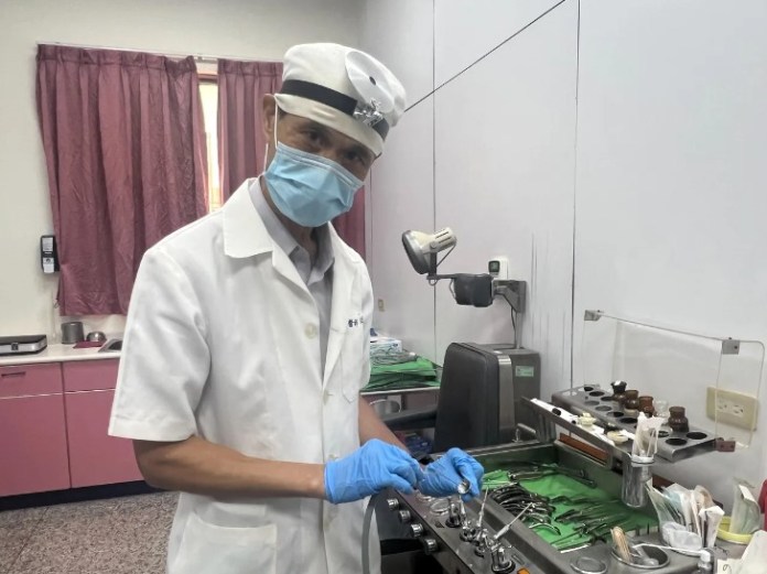 疑耳垢沒清潔意外被蟲產卵 耳朵內藏7隻蛆嚇壞醫師 85 2023 08 10 100956 | 健康 記者爆料網