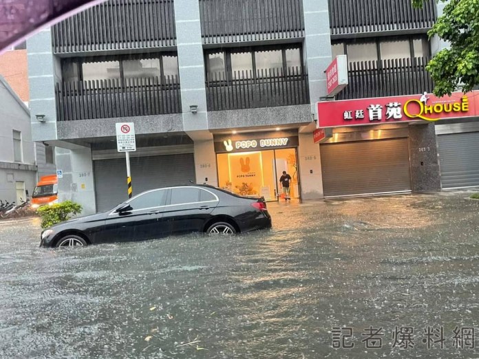 豪大雨狂轟北部 北市大同區重慶北路往國道嚴重積水