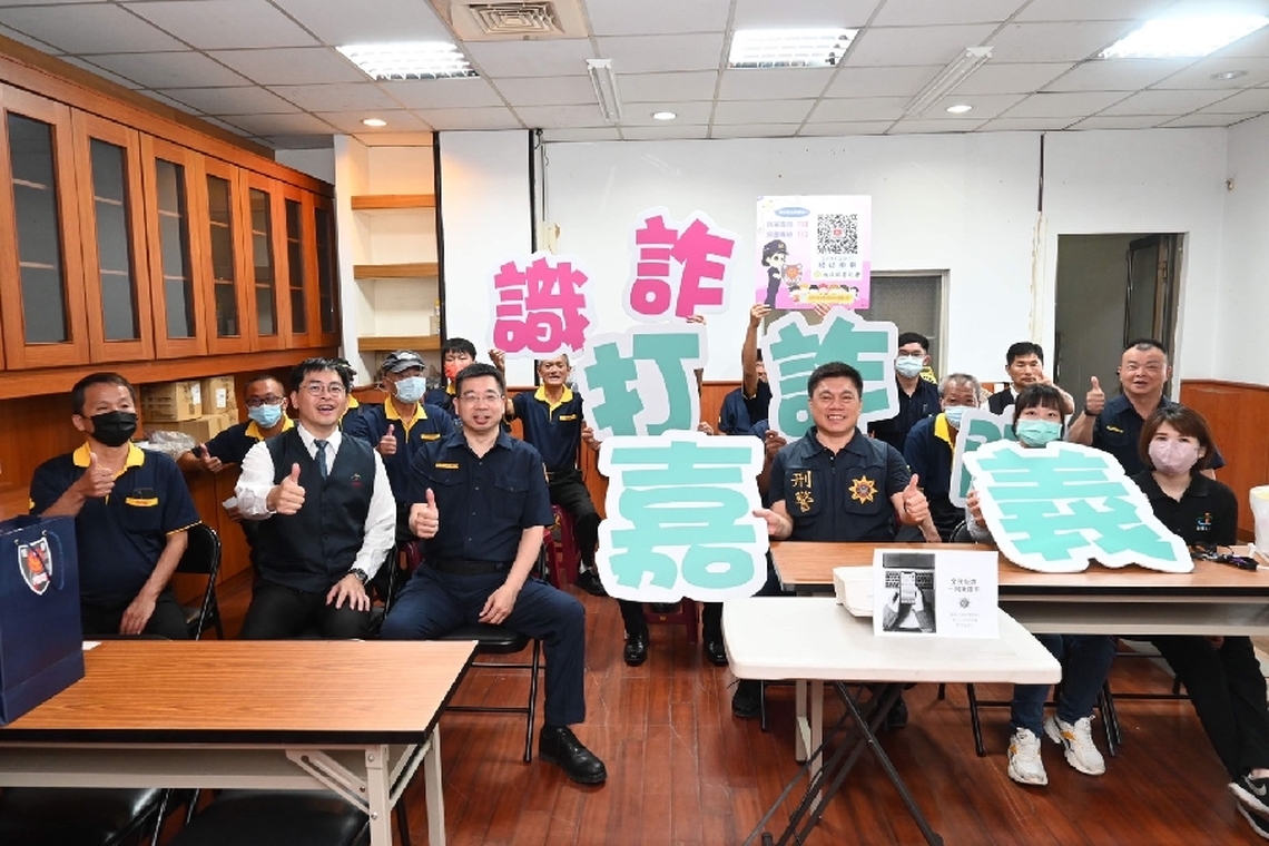 機警強 強聯手阻詐 嘉義市員警走訪轄內小黃車隊反詐宣導