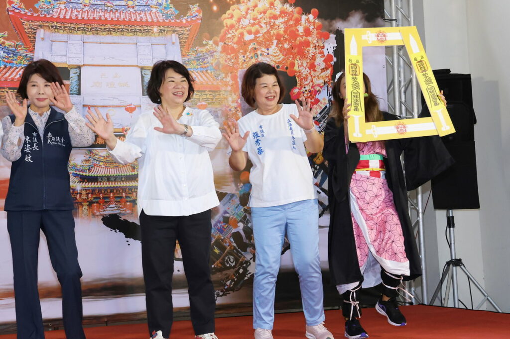 夯枷儀式融入舞蹈,帶來創新