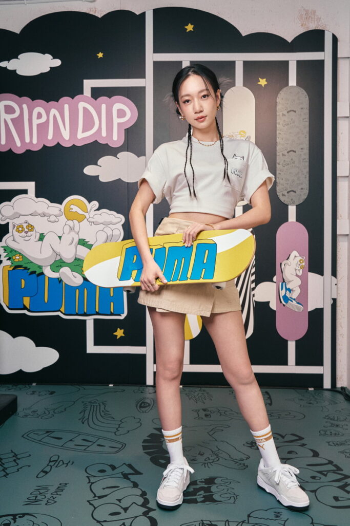 品牌大使Julia吳卓源搶先開箱PUMAxRIPNDIP「中指貓的家」,RIPNDIP系列短袖T恤$1,880、Slipstream RIPNDIP $4,880
