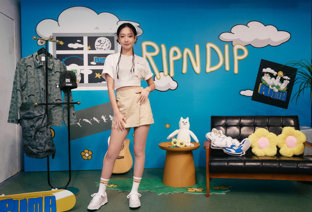 品牌大使Julia吳卓源搶先開箱PUMAxRIPNDIP「中指貓的家」,RIPNDIP系列短袖T恤$1,880、Slipstream RIPNDIP $4,880