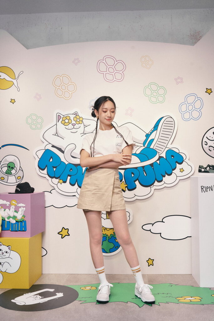 品牌大使Julia吳卓源搶先開箱PUMAxRIPNDIP「中指貓的家」,RIPNDIP系列短袖T恤$1,880、Slipstream RIPNDIP $4,880