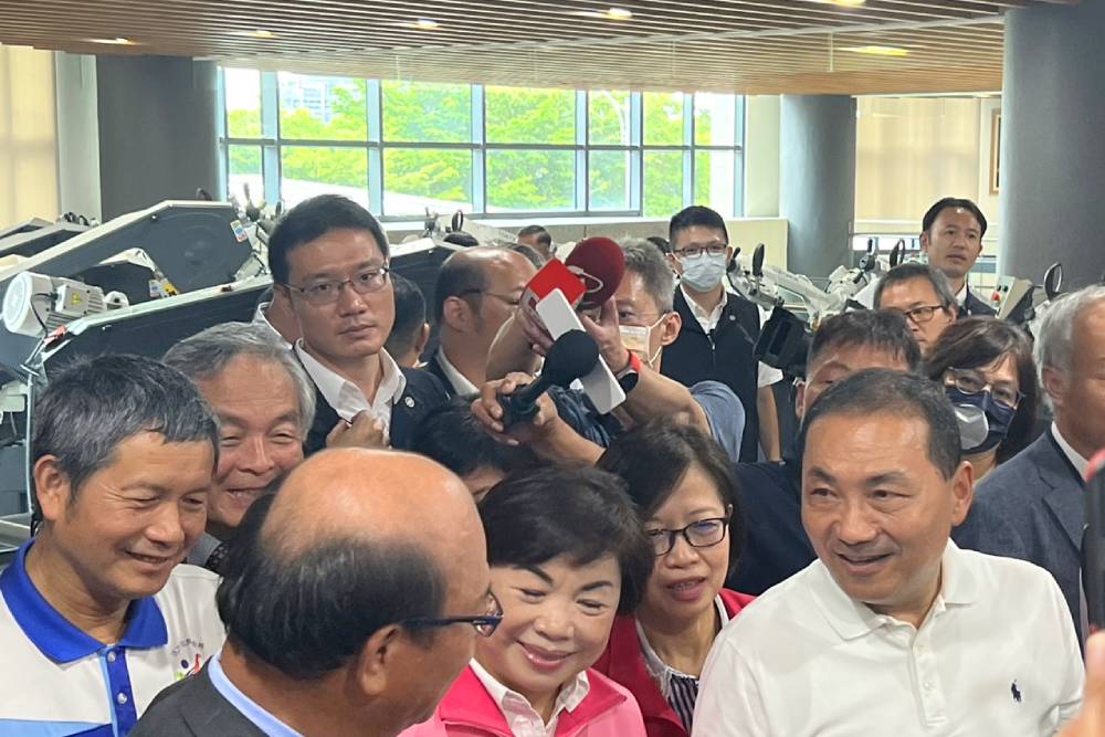 參訪台中精密機械 侯友宜喊:確保社會和平、產業穩定 256 參訪台中精密機械 侯友宜喊:確保社會和平、產業穩定 255