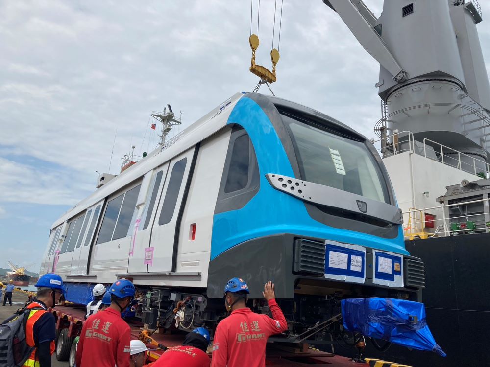 《圖說》捷運三鶯線首列車正式抵台。〈捷運局提供〉