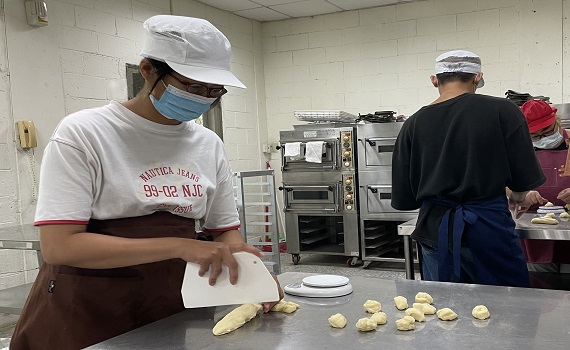 芥菜種會推「習得中秋米月餅」 創造社區需要者工作機會