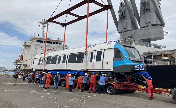 捷運三鶯線首列車正式抵台 邁入機電安裝測試里程碑 目標114年完工