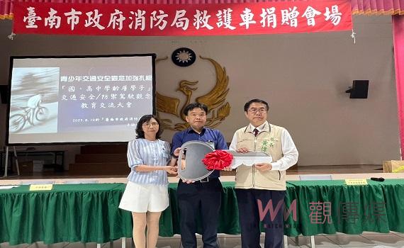 痛失愛子 千詠爸媽化小愛為大愛 捐贈南市府救護車