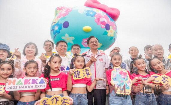 全台最大Hello Kitty亮相  穿傳統客家藍衫展現藝術國際化