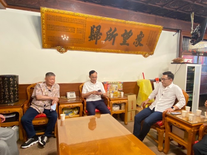 整合未成功?侯友宜訪大甲鎮瀾宮 顏清標陪同參拜卻未表態支持 64 S 37978121 0 | 政治 政治 記者爆料網