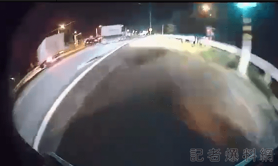 (驚險片)花蓮警方台九線隧道口攔查違規車 大貨車煞車不及引發連環撞 31 花蓮警方隧道口攔查違規車 大貨車煞車不及引發連環撞