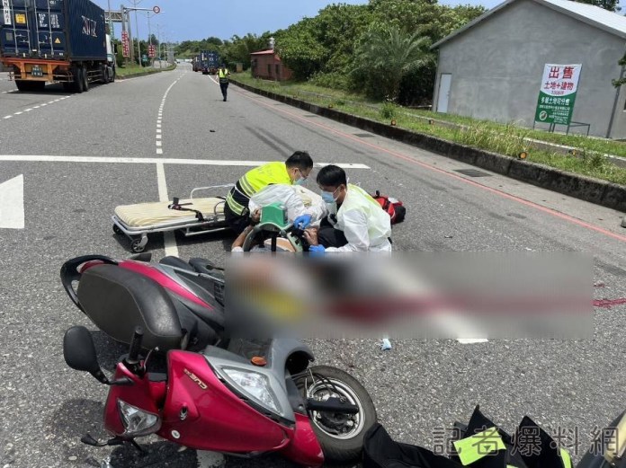 台2線濱海公路死亡車禍 八旬老翁騎機車撞上聯結車送醫不治 29 台2線濱海公路死亡車禍 八旬老翁騎機車撞上聯結車不幸身亡