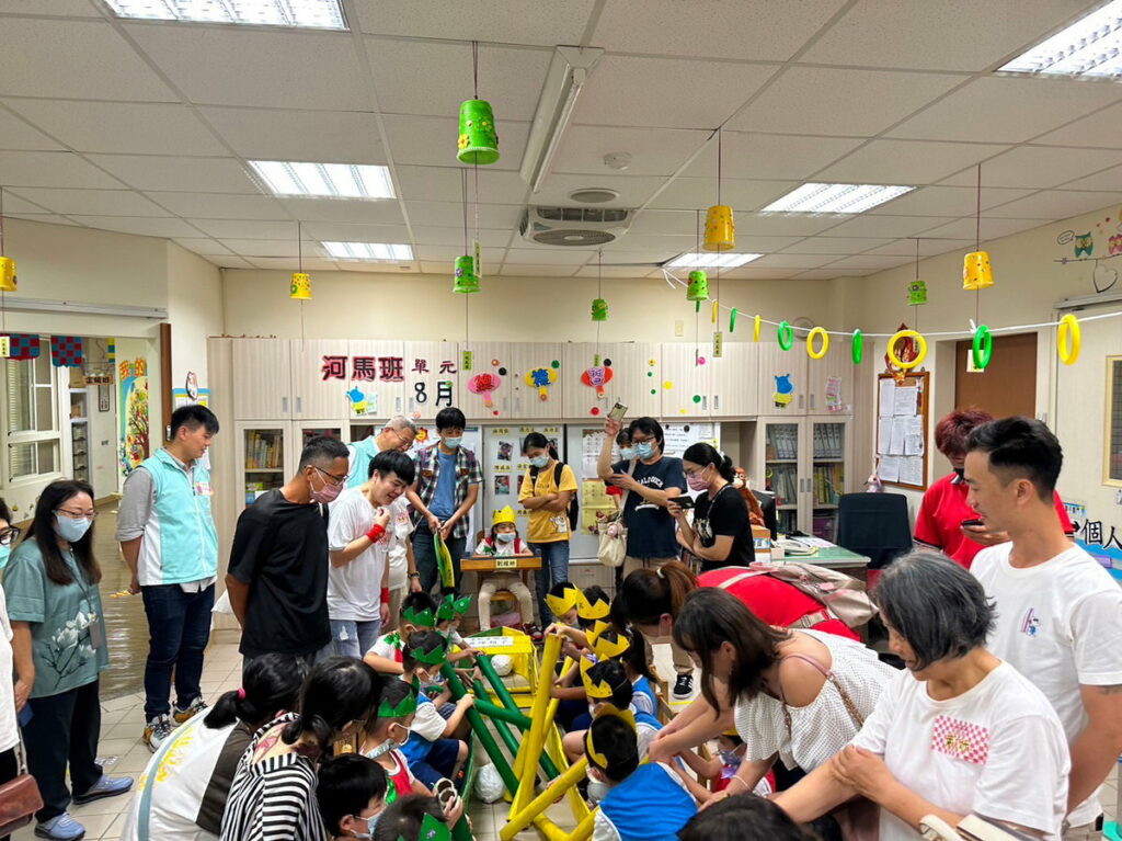 畢業典禮結合闖關活動,熱鬧歡樂