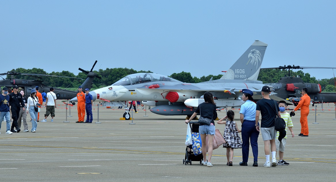 ▲圖說：航空嘉年華有雷虎小組特技表演、各型戰機展示與空軍樂儀隊…等活動 （圖／台中市政府提供）