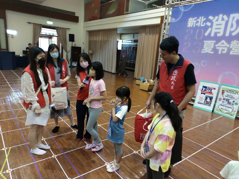 《圖說》新北消防夏令營—『犀手防災趣』活動。〈消防局提供〉