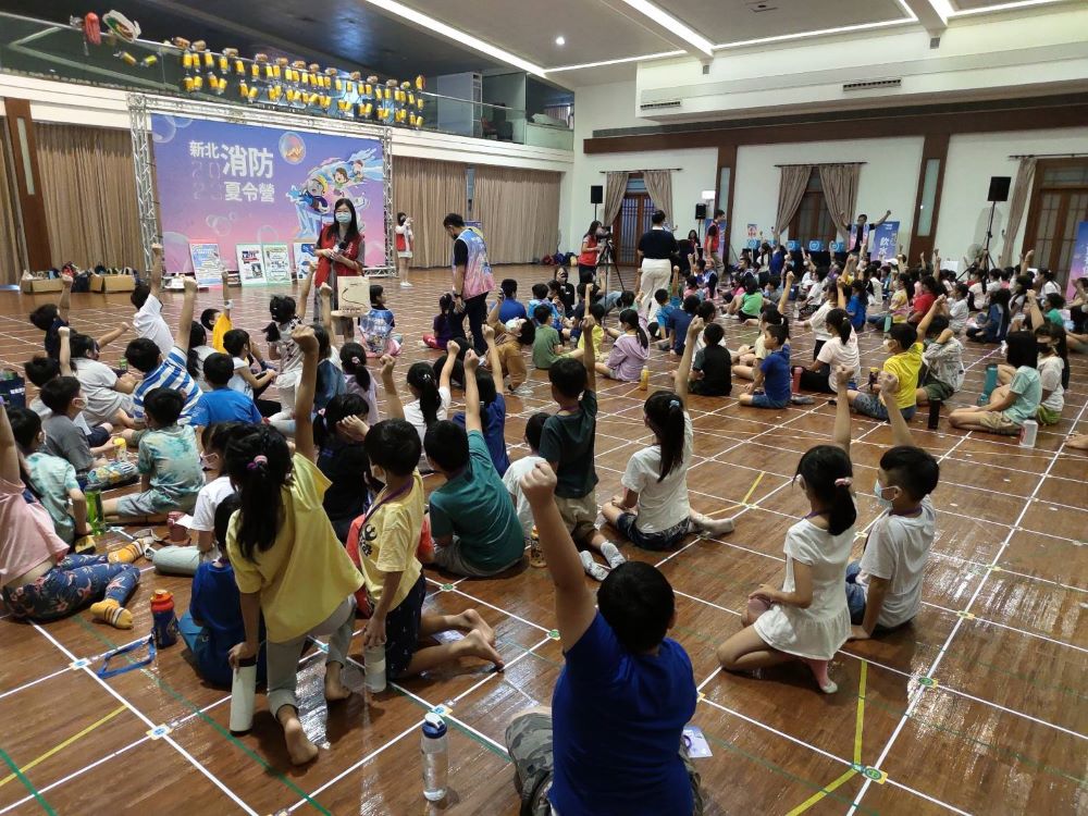 《圖說》新北消防夏令營—『犀手防災趣』活動,將清廉意識從小紮根,於學童心中茁壯「誠」長。〈消防局提供〉