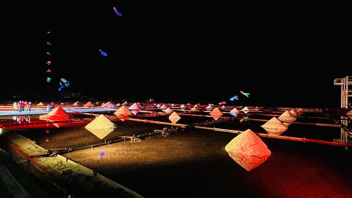 仲夏夜浪漫！「鹽田．夕陽．享樂」 在夜光風箏下聽音樂