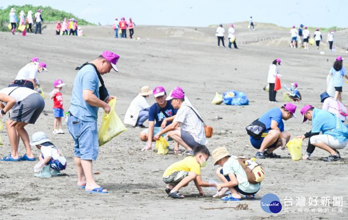 勞工及眷屬們休閒同樂，推廣珍惜海洋資源、維護海岸生態的觀念。