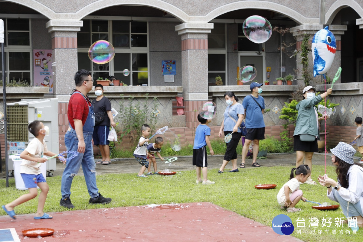 嘉義縣中埔鄉裕民社區舉辦「你農我農豐一夏」產業推廣園遊會，吸引人潮走入農村／陳致愷翻攝