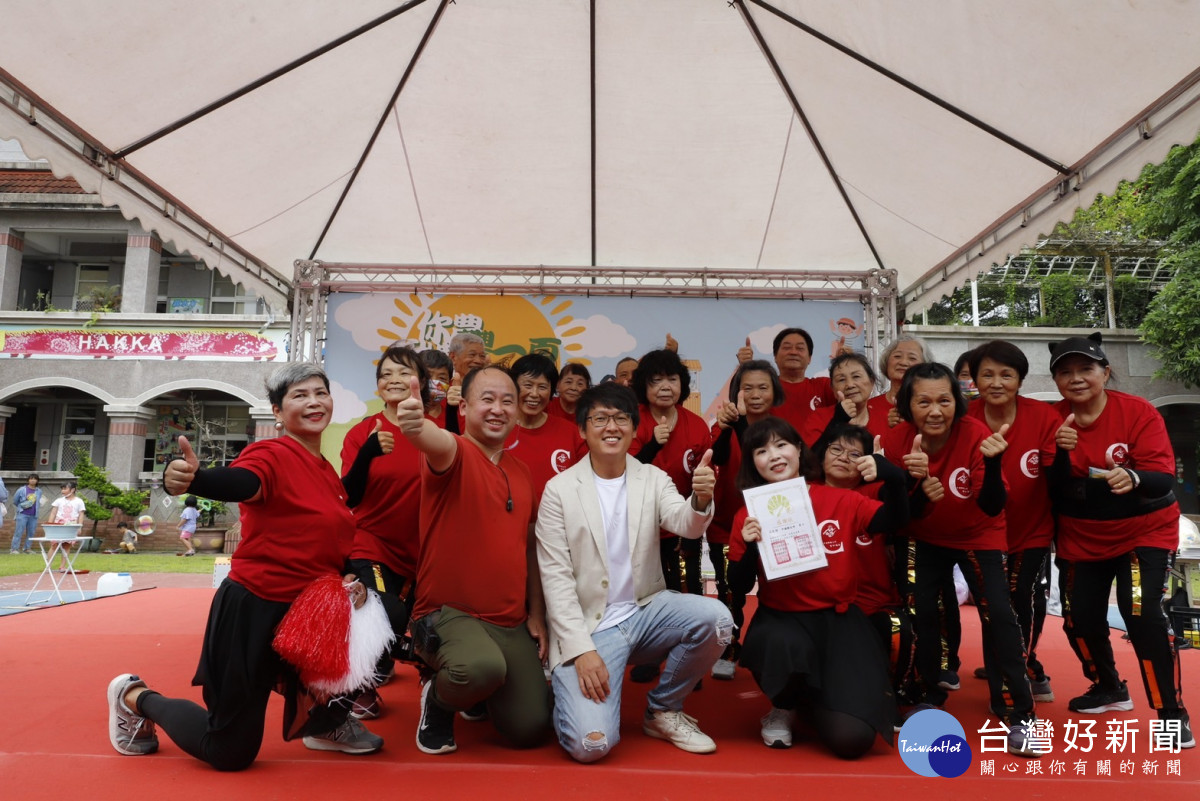 嘉義縣中埔鄉裕民社區舉辦「你農我農豐一夏」產業推廣園遊會,吸引人潮走入農村/陳致愷翻攝