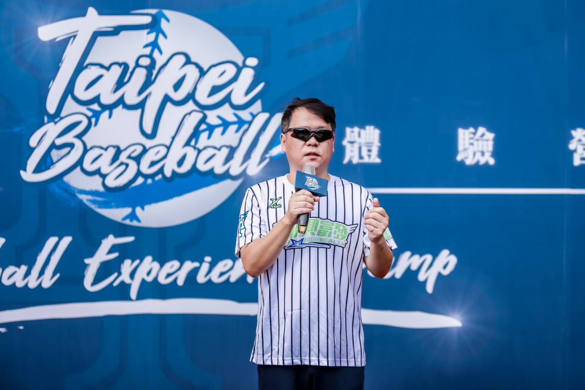 興富發建設陳彥伯執行長為體驗營開幕致詞預祝學員收穫滿滿。