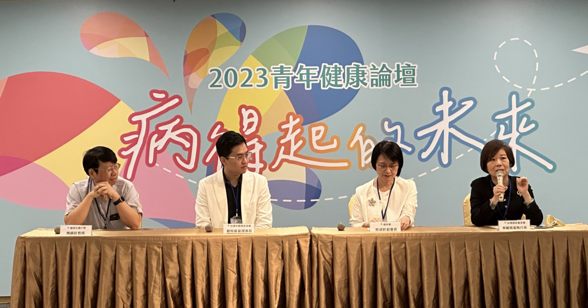 （由左至右）陽明交通大學周穎政教授、台灣年輕病友協會劉桓睿副理事長、健保署蔡淑鈴副署長、台灣癌症基金會蔡麗娟副執行長。