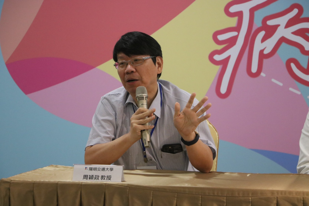 陽明交通大學周穎政教授分享「加強健康投資」。