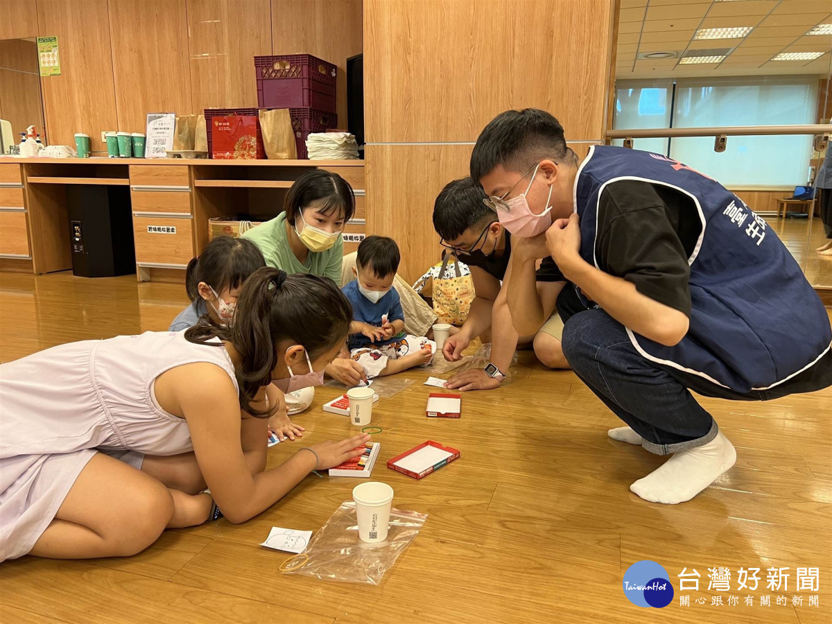「一起作書來玩吧!」 長庚醫院舉辦 親子手作繪本活動