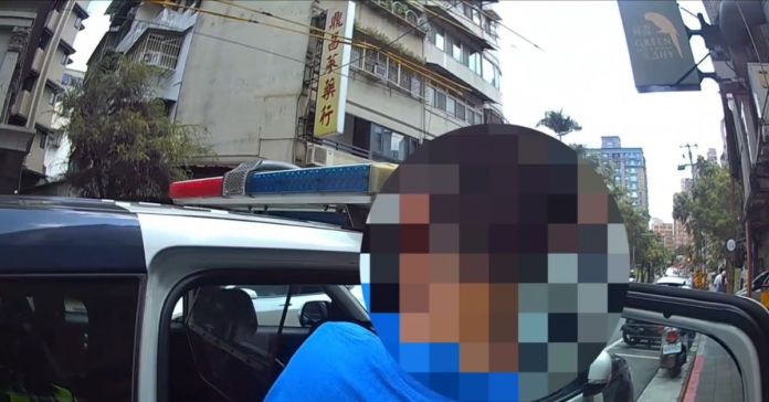 內湖男無視號誌穿越馬路被抓包 警一查槍擊通緝犯 73 312 4 | 社會 社會 記者爆料網